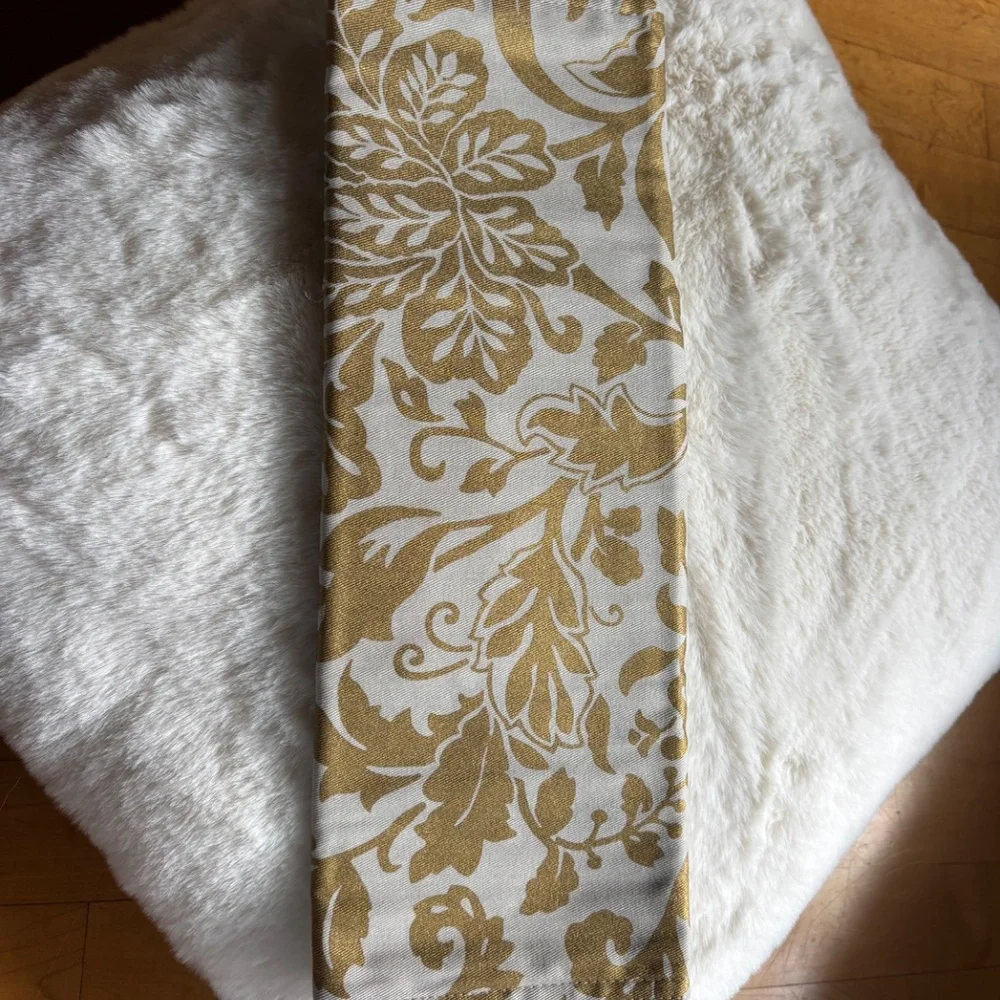 8 medium and 8 large napkins William Sonoma cotton